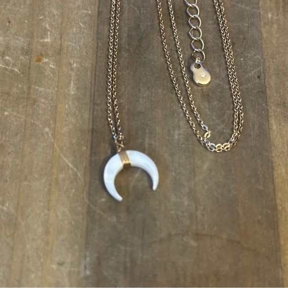 Mother of Pearl crescent reversed moon pendant necklace - Picture 4 of 4